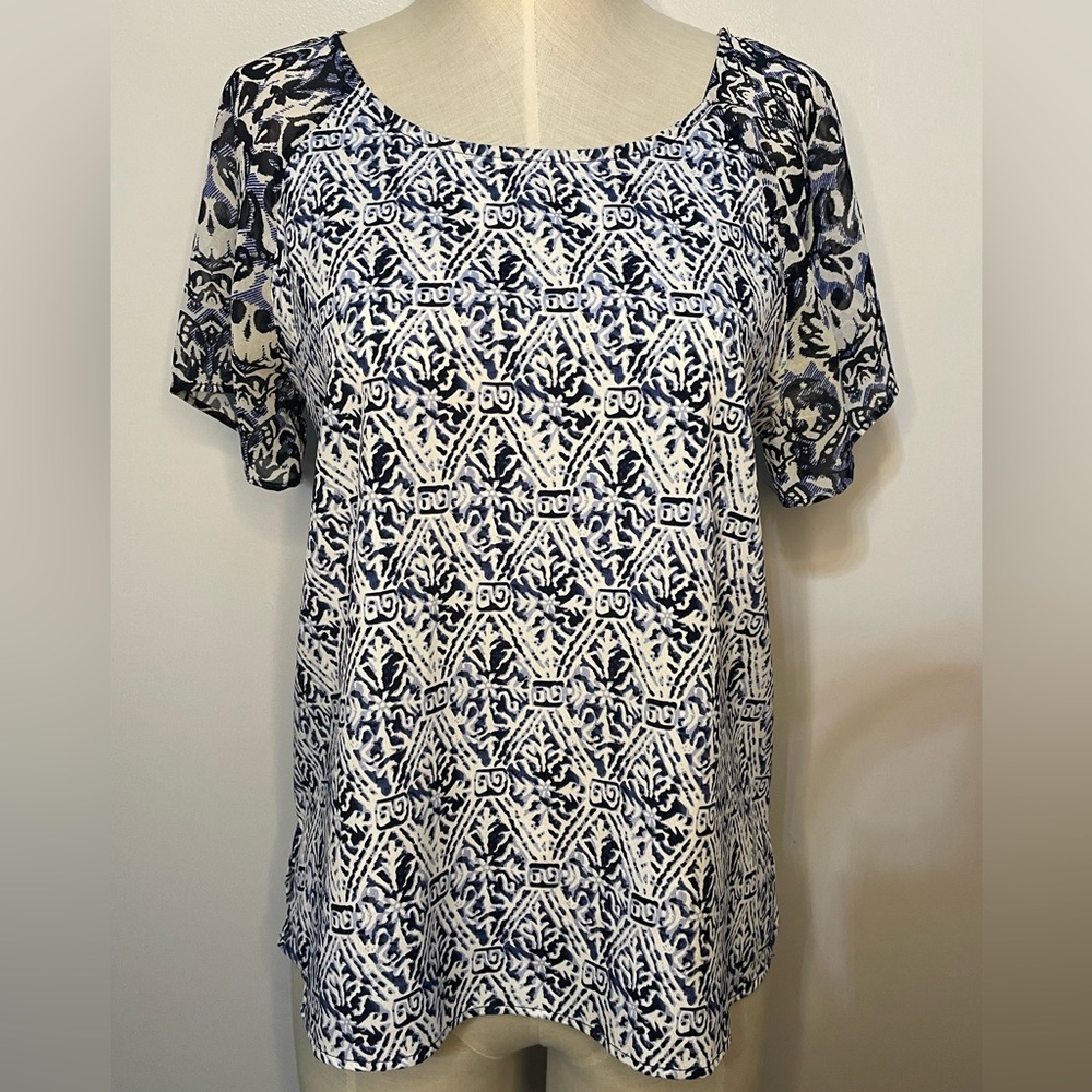 Forever 21 Two-print Top in White/Navy/Light Blue Size S